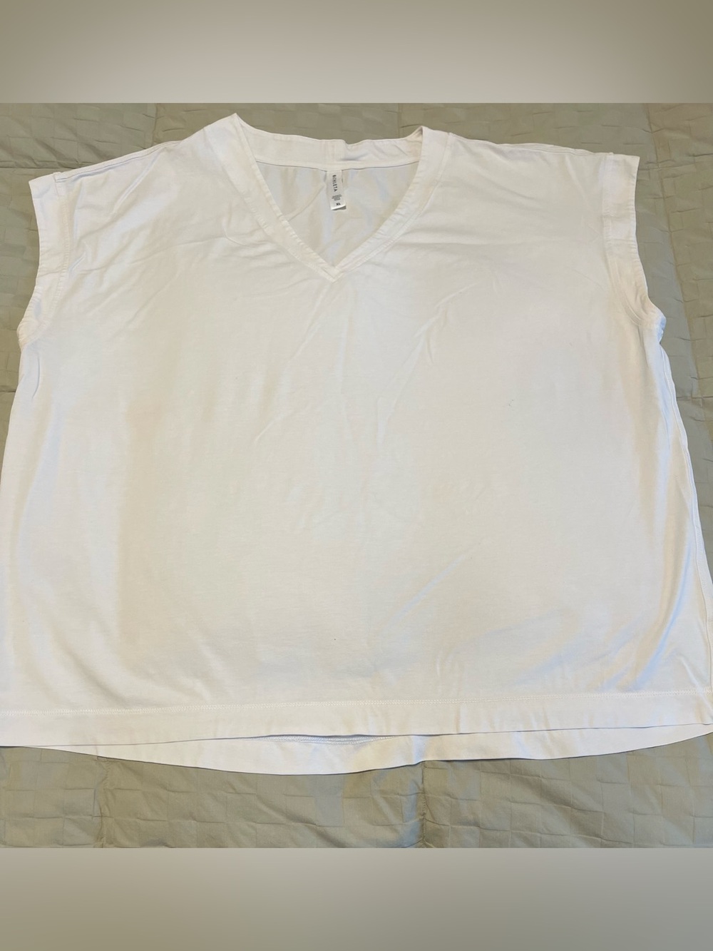 Athleta Women’s White XL V-neck Sleeveless Top Athletic Shirt